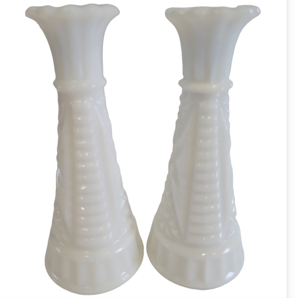 Vintage,  pair of Milk Glass Bud Vases, Stars and Bars design, Anchor Hocking - Picture 3 of 10